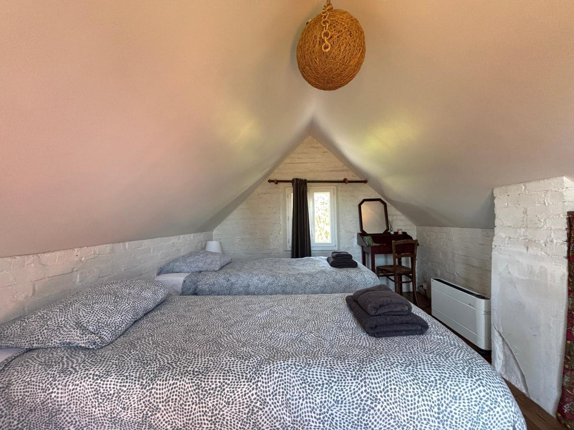 Maison De Campagne Lumineuse Spacieuse Dans Impasse Au Calme A Proximite D'Un Chateau Deux Verandas Grand Jardin Cabane Pour Velos, Pres Port En Bessin Et Bayeux, Proche Plages Du Debarquement Commes Bagian luar foto