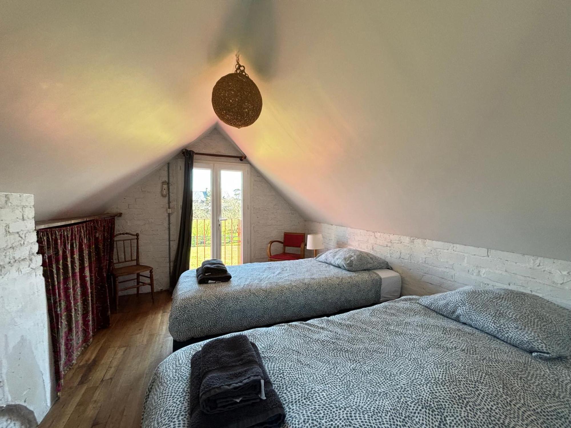 Maison De Campagne Lumineuse Spacieuse Dans Impasse Au Calme A Proximite D'Un Chateau Deux Verandas Grand Jardin Cabane Pour Velos, Pres Port En Bessin Et Bayeux, Proche Plages Du Debarquement Commes Bagian luar foto
